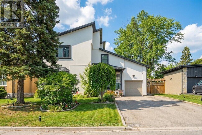 Building Photo - 18 Florida Crescent