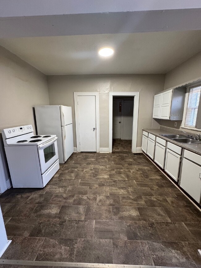 Foto del edificio - "Charming 3-Bedroom Home in Wichita - Perfect Blend of Comfort & Space!"