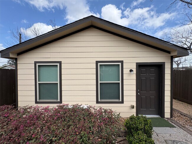 Foto del edificio - 6722 Underhill St