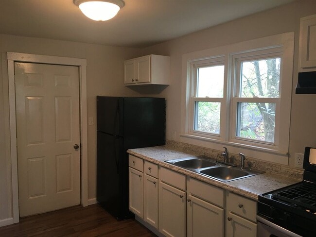 Building Photo - 313 17th St