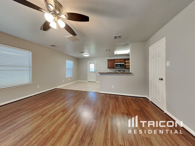 Foto del edificio - 6714 Clover Walk Ln