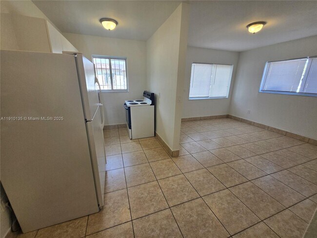 Building Photo - 3110 NW 19th Ave