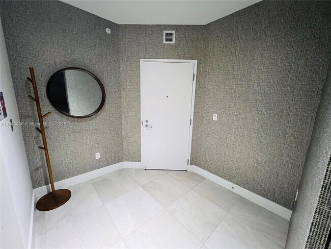 Foto del edificio - 16385 Biscayne Blvd