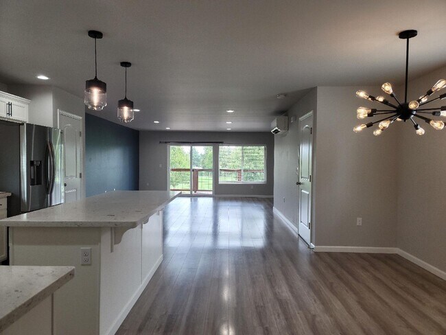 Building Photo - 3 Bedroom Home in Convenient Bremerton Location!