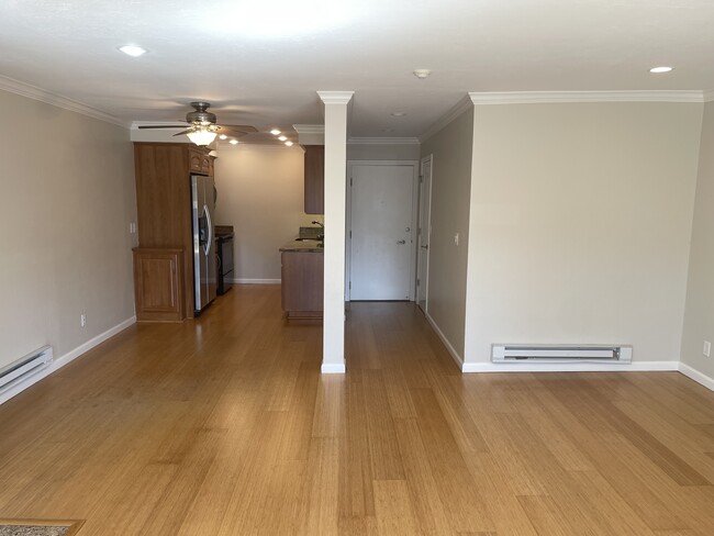 Living room - 1945 Mount Vernon Ct