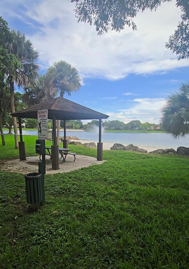 Foto del edificio - 9723 Hammocks Blvd