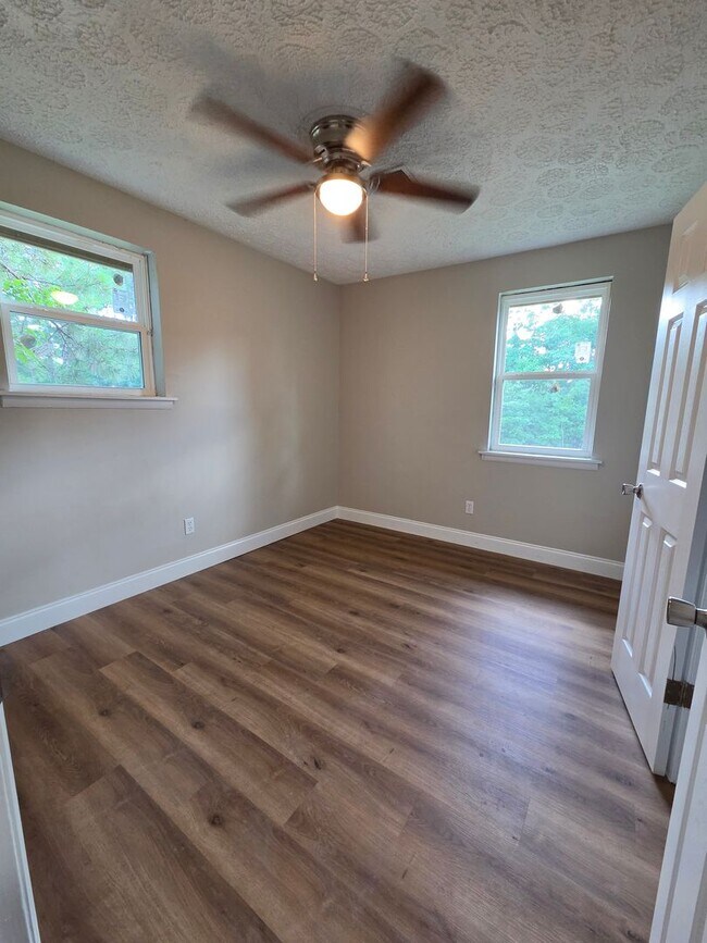 Foto del edificio - Fully Renovate Property Available for rent NOW!