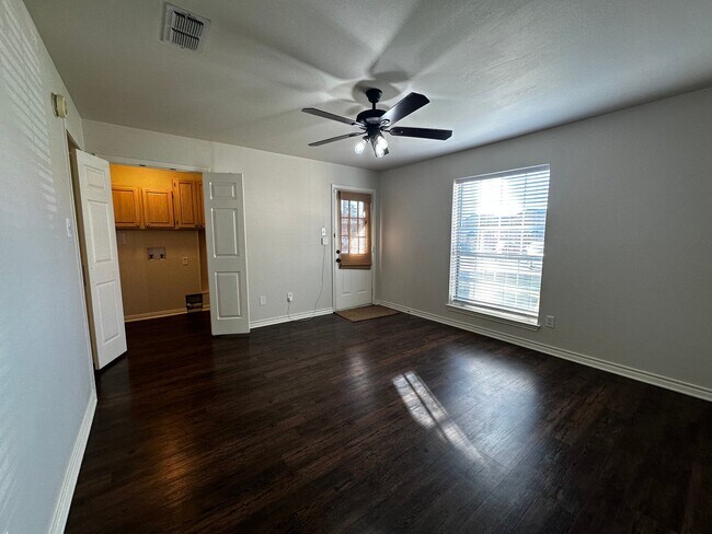 Foto del edificio - 415 Thigpen Dr