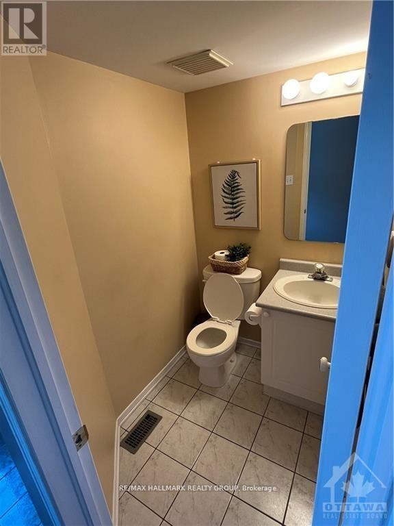 Building Photo - 112 Centrepointe Dr