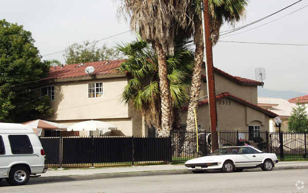 Primary Photo - 3933-3935 Durfee Ave