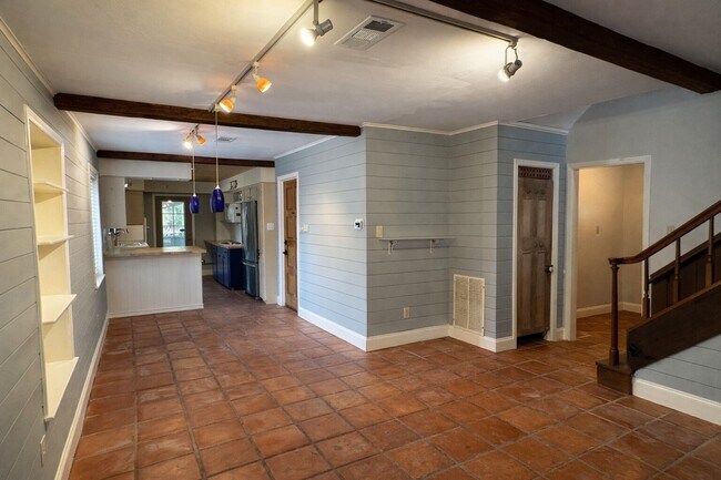 Building Photo - 202 Hardy St