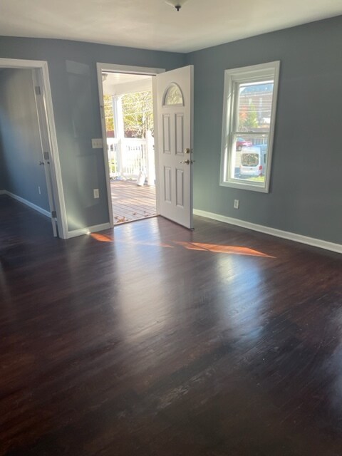 Front Door/Living room - 20 New St