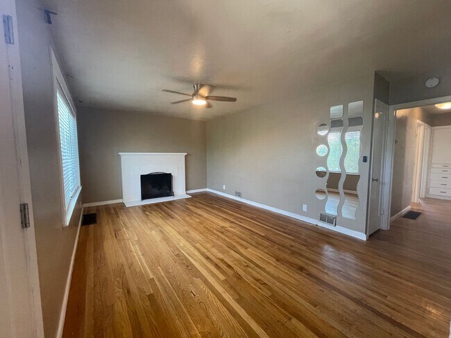 Foto del edificio - 468-470 Claremont St