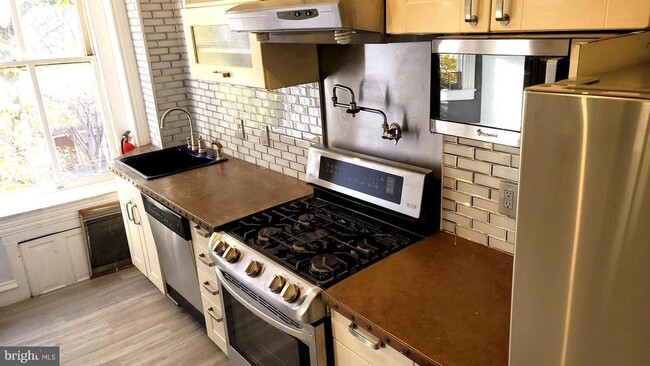 Foto del edificio - 1701 Linden Ave