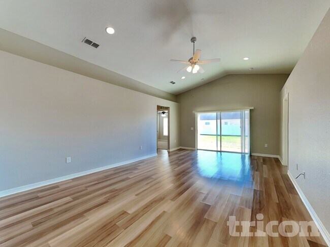 Building Photo - 77 Lake Ring Dr