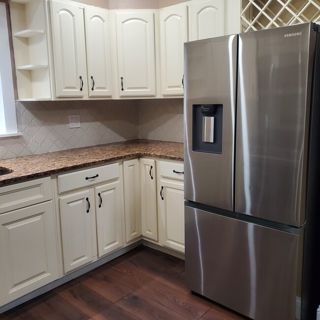 Kitchen Refrigerator - 2884 Middletown Rd