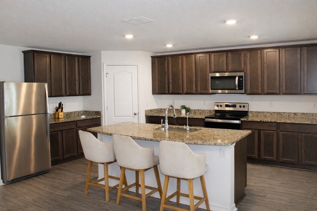 Foto del edificio - 72 Brewster Ln