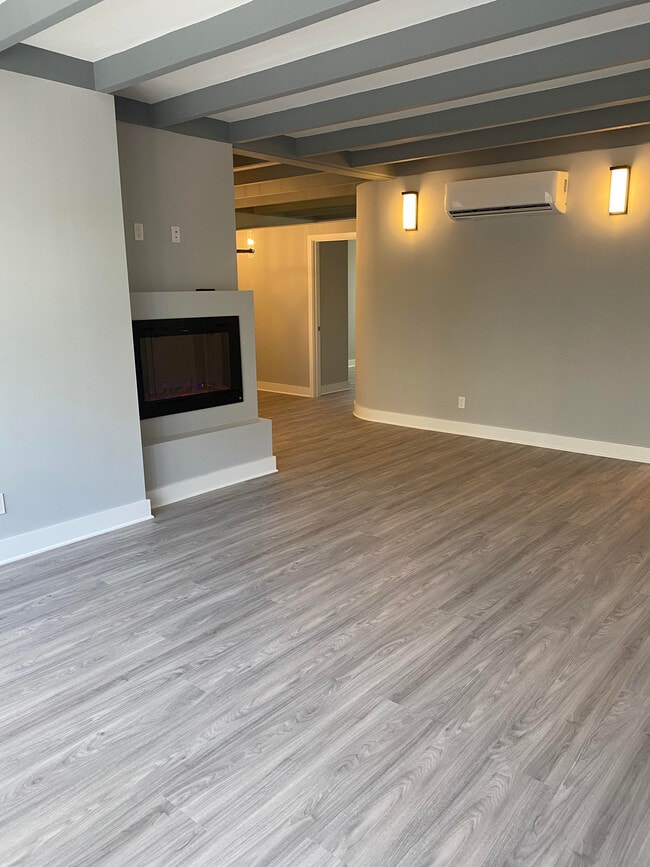 Building Photo - 330 S Willaman Dr