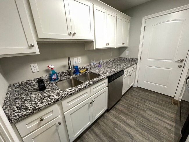 Building Photo - Perfect Condo Home For Lease