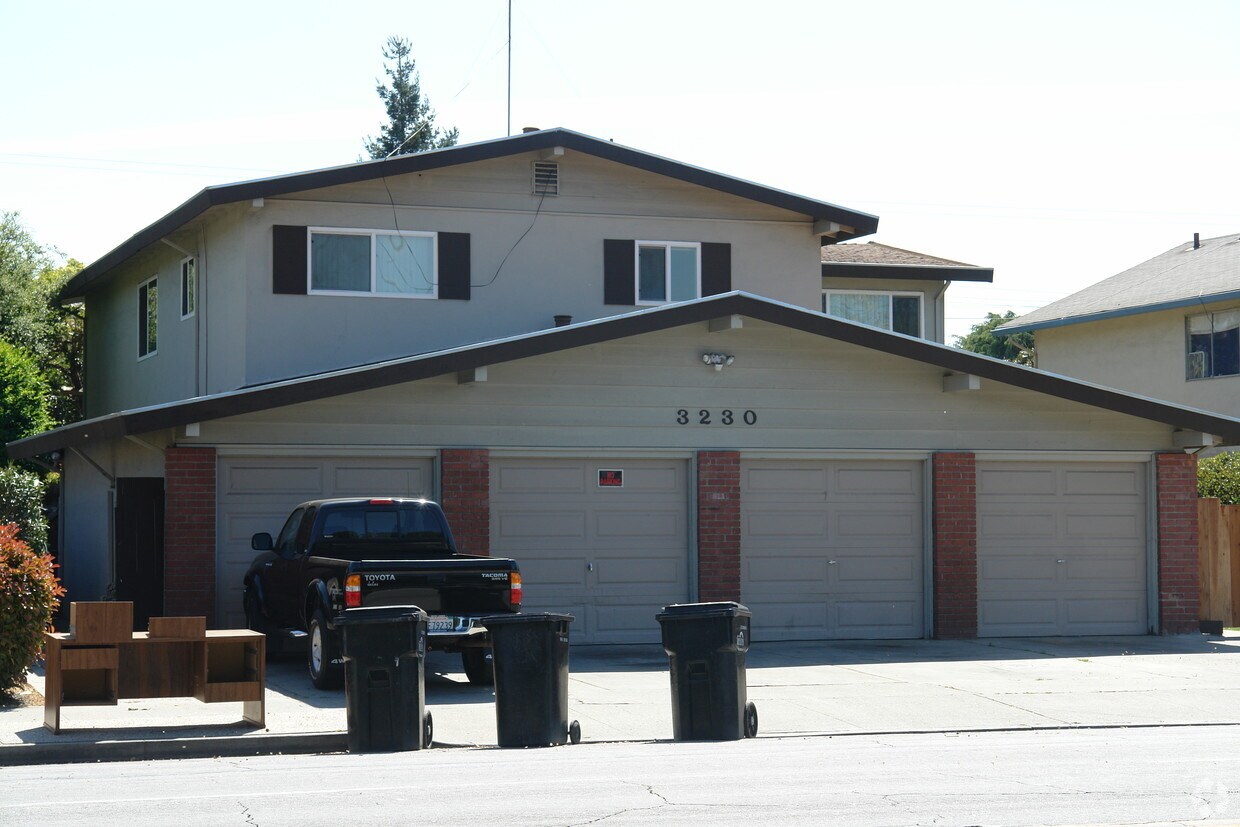 Foto del edificio - 3230 Moorpark Ave