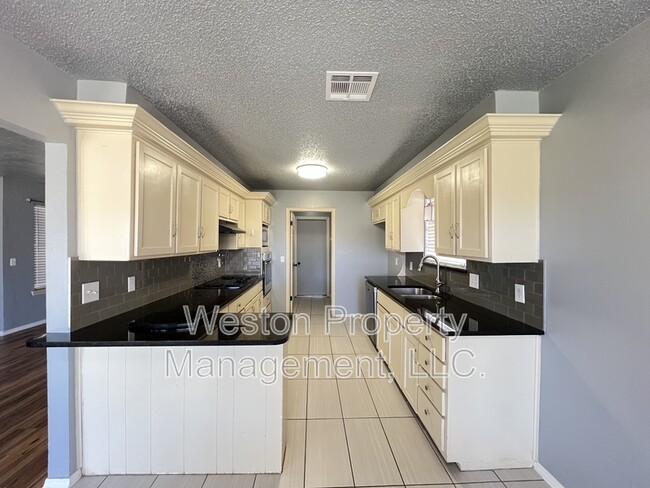 Photo - 10408 Blue Spruce Rd House