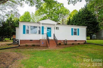 Building Photo - 2711 Springbrook Cir