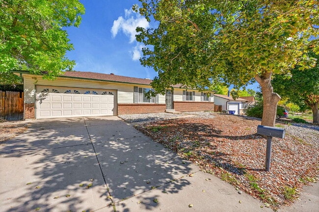 $2,675 - 4 Bed, 2 Bath Home in Aurora with... - $2,675 - 4 Bed, 2 Bath Home in Aurora with...