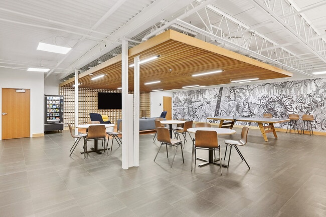 Building Photo - Cedar Hills