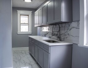 Building Photo - 19 Bassett St