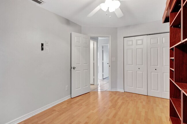 Foto del edificio - 3035 42nd Terrace SW