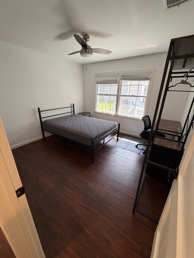 Habitación 5 - 3439 Wentworth St