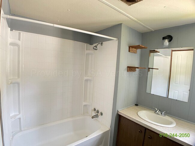 Foto del edificio - Darling 2 Bedroom Mobile Home Available!!
