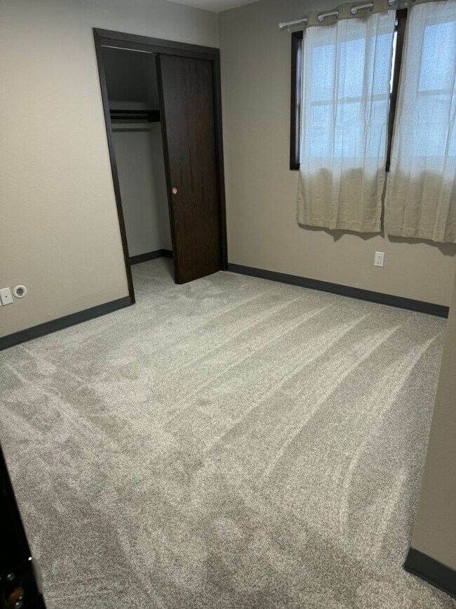 Foto del edificio - Comfortable & Affordable 2BR Apartment – Cascade, Iowa