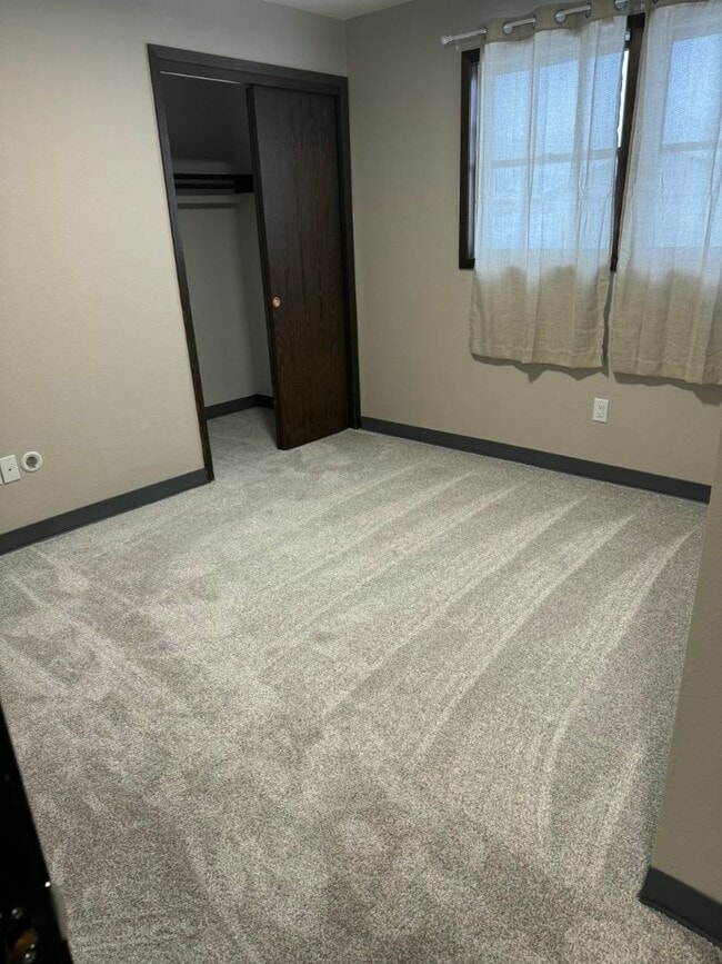 Building Photo - Comfortable & Affordable 2BR Apartment – Cascade, Iowa