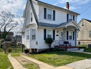 Building Photo - 1317 Maple Ave