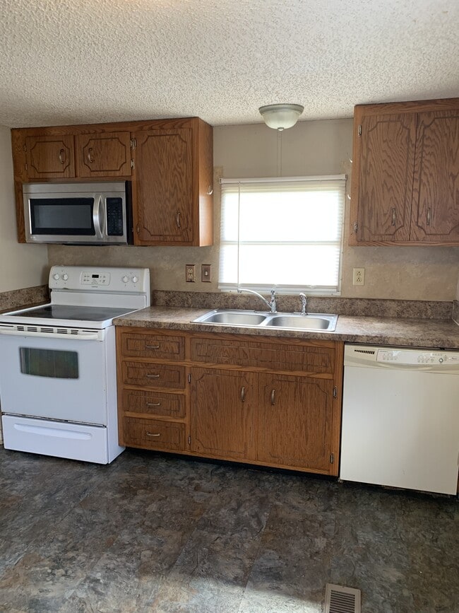 Building Photo - 154 Zackary St