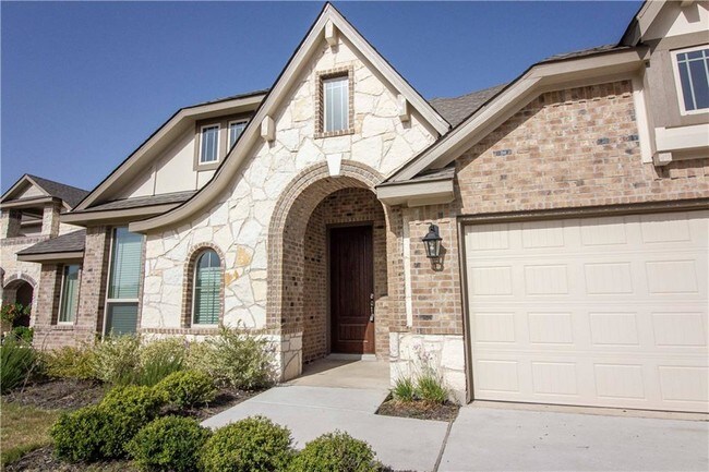 Building Photo - 252 Summer Pointe Dr