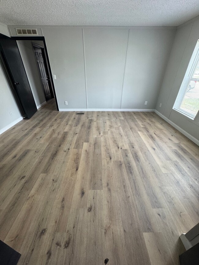 Foto del edificio - 2552 Smith Ave