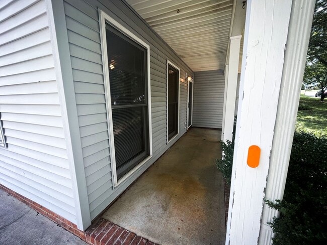 Foto del edificio - 3 bedroom, 2 bathroom ranch style home in Greensboro, NC