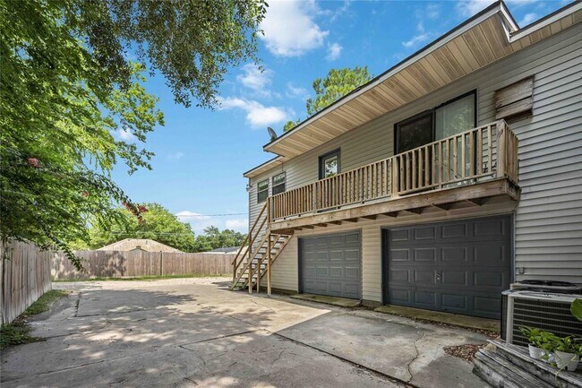 Building Photo - 2119 N Austin Ave