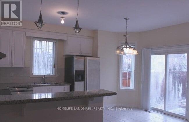 Building Photo - 141 Fox Hound Crescent