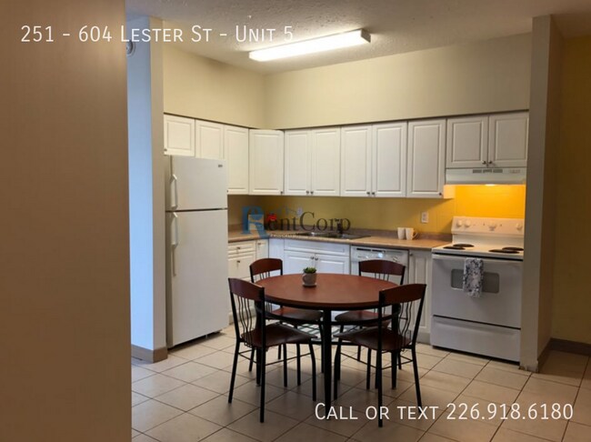 Photo du bâtiment - 604-604 Lester St