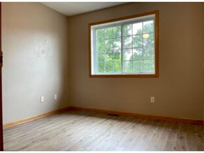 Foto del edificio - 13877 Edgewood Ave
