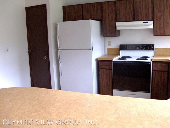 Building Photo - 2 br, 2.5 bath House - 33 STILLSON ROAD