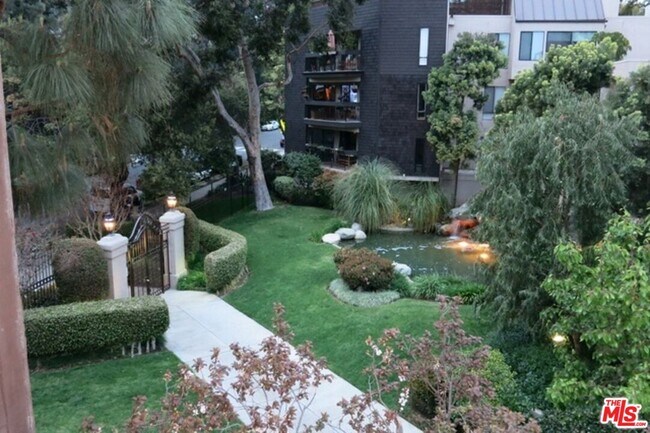 Foto del edificio - 950 N Kings Rd