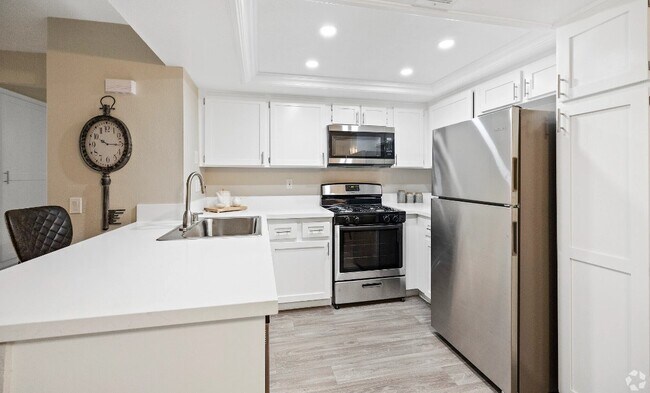 Building Photo - The Oaks Apartments