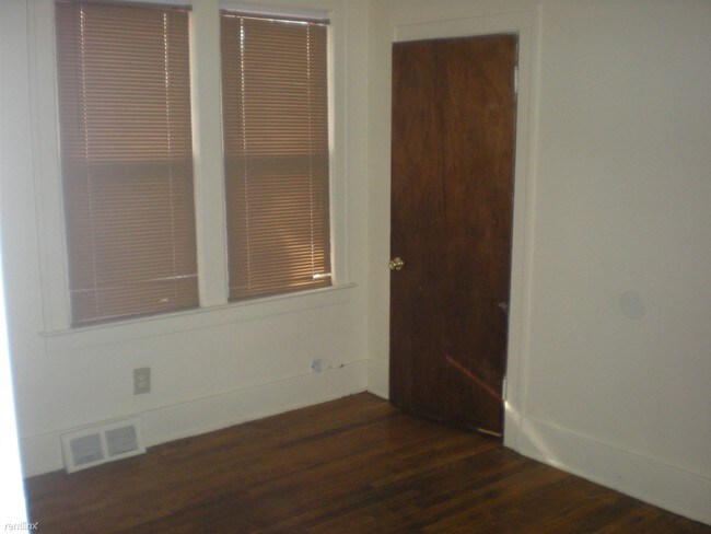 Building Photo - 491 Chalmers St