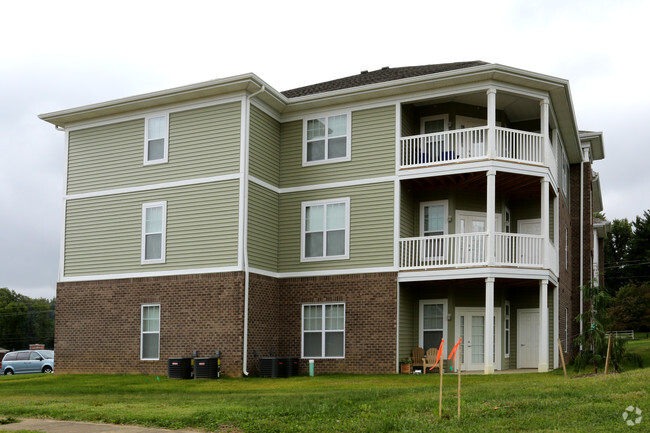 Castle Creek Apartments - Oak Grove Crossing