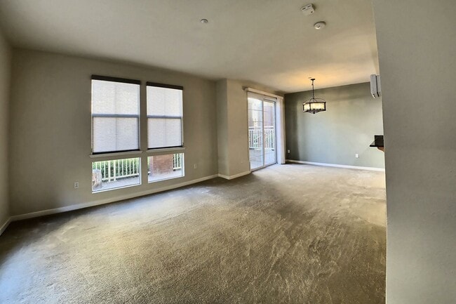 Building Photo - Townhouse with Fantastic Floor Plan at Mar...