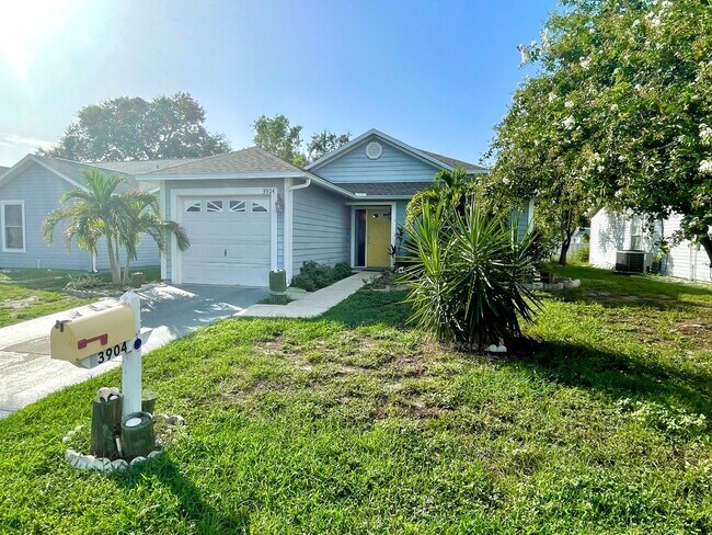 Foto del edificio - Two bedroom and two bathroom house with ac...